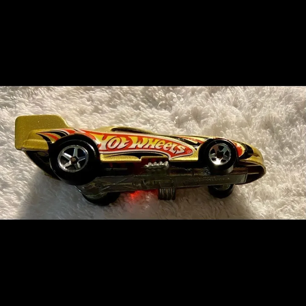 Mattel VGT 1977 Hot Wheels Racing Car Gold Black Red Sports Flames E81.